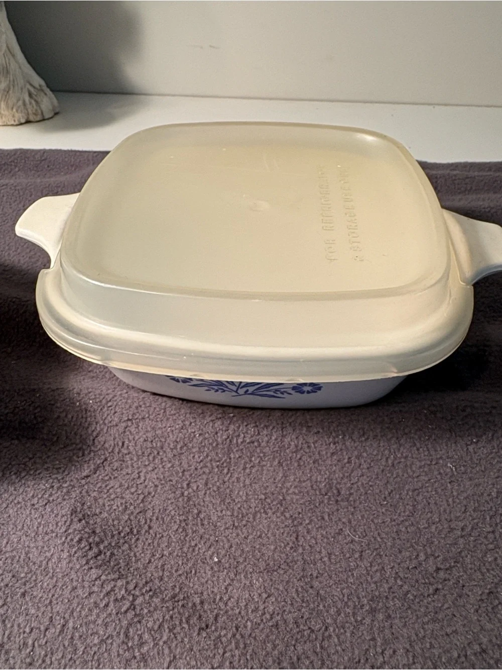 Vintage corning ware, set of two baking dishes with one refrigerator storage lid
